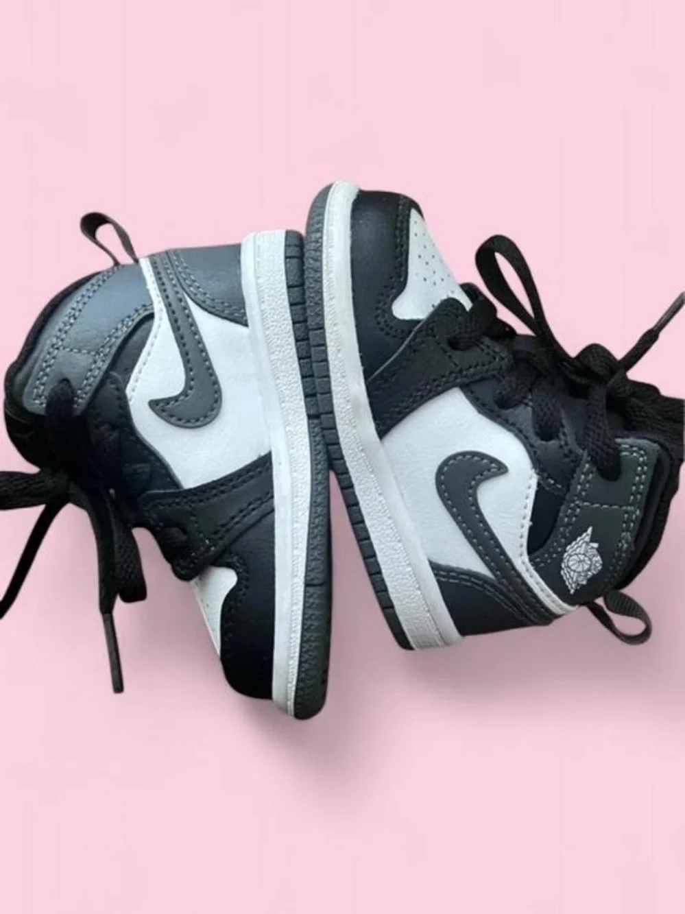 Jordan 1 Mid Toddlers Black and White Sneakers